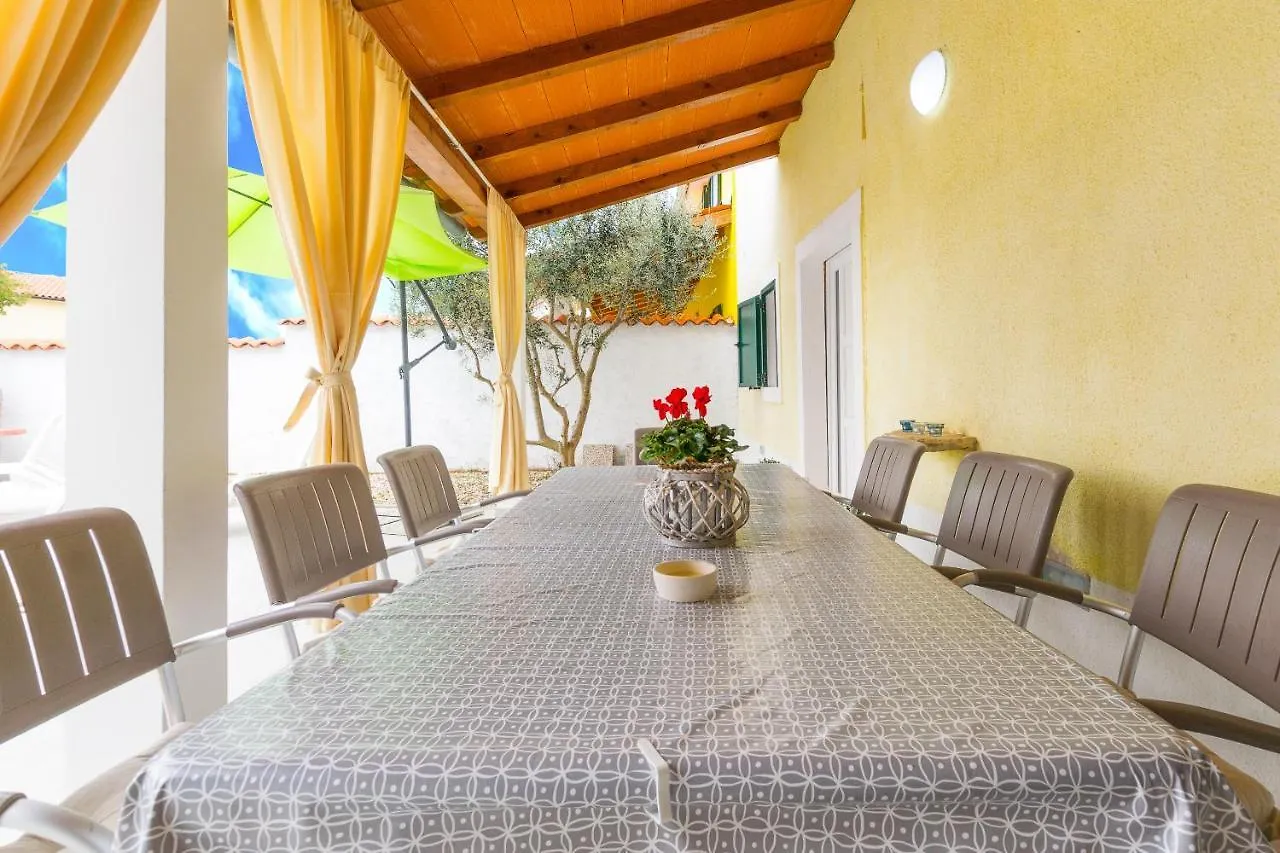 Holiday Home Olga With Pool &Pet Friendly Pula