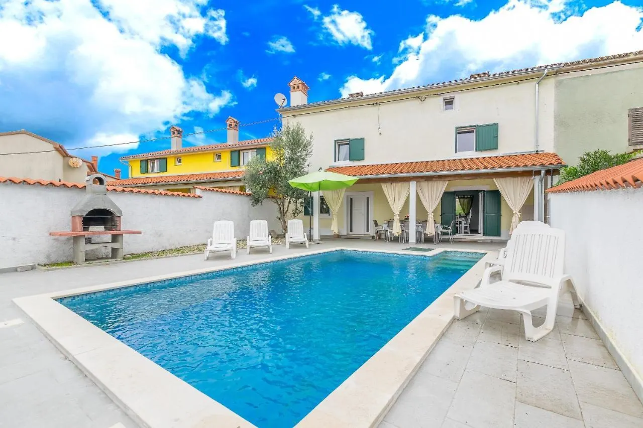 Holiday Home Olga With Pool &Pet Friendly Pula