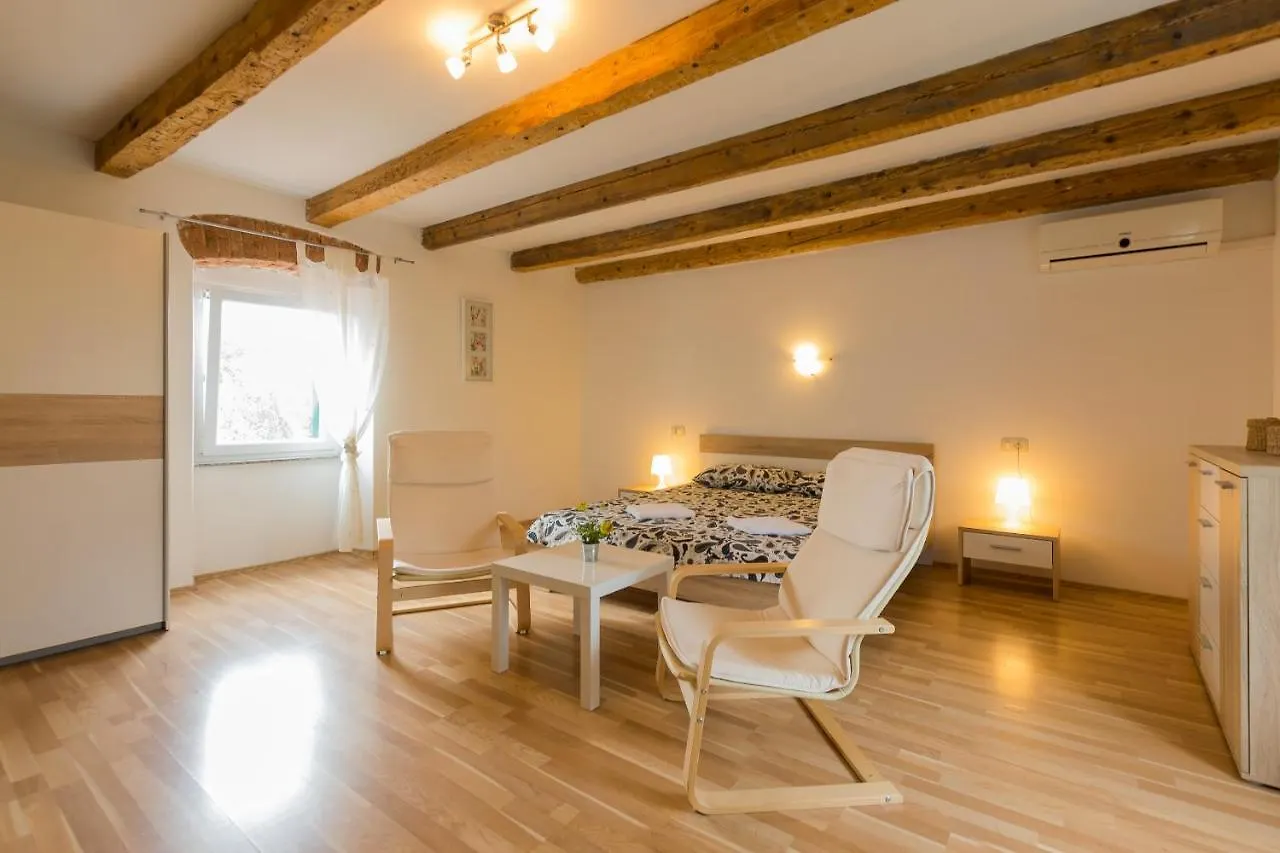 Holiday Home Olga With Pool &Pet Friendly Pula
